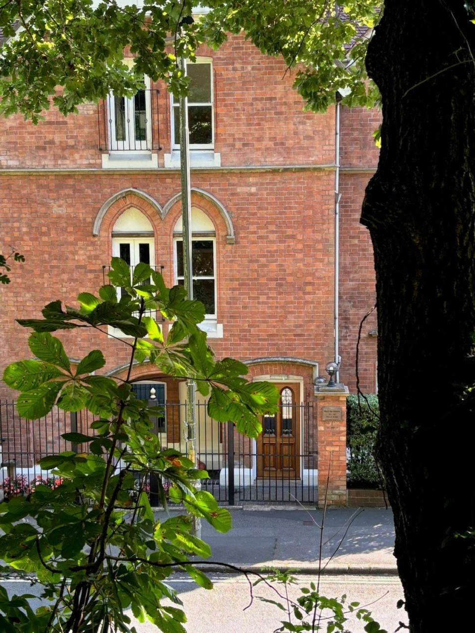 Spacious Town-Centre Apartment With Stunning Views Great Malvern Exterior photo